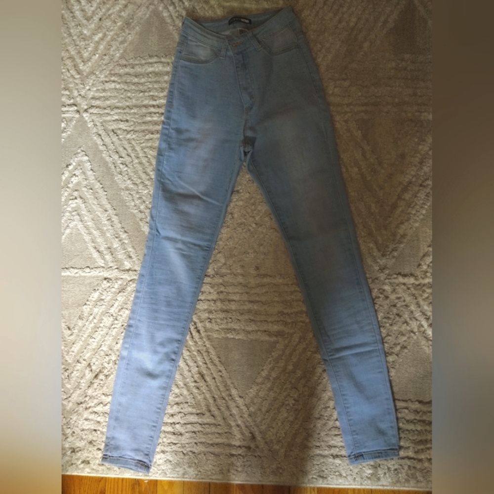 Fashion Nova STRETCH high rise skinny jeans Size 1